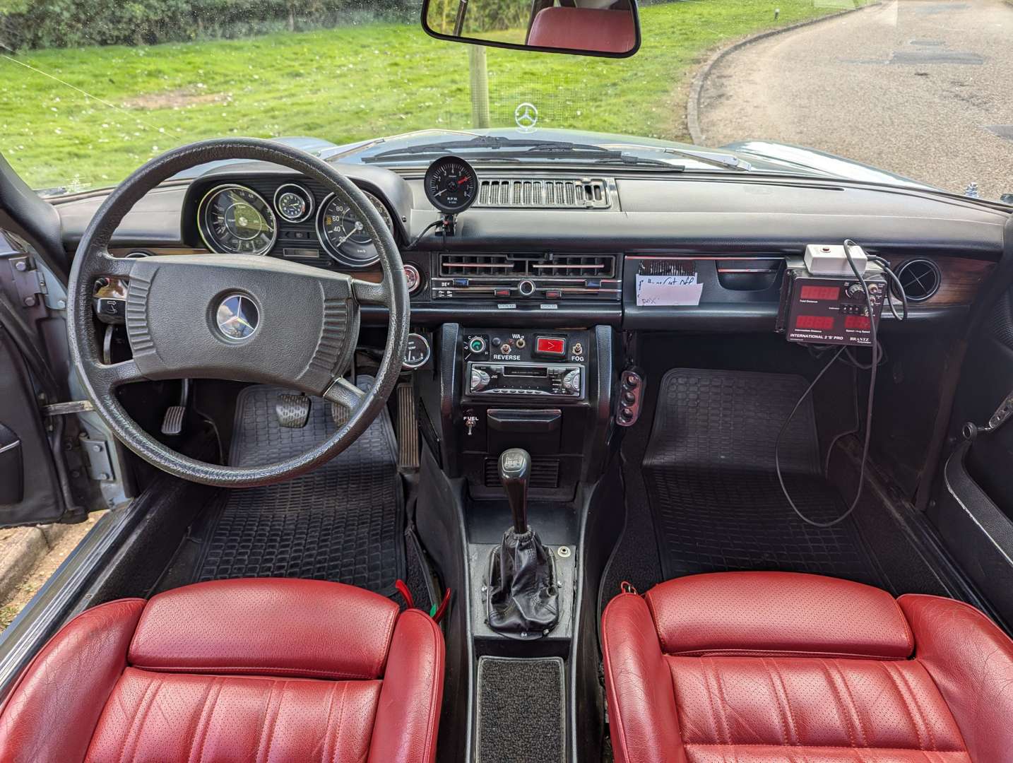 <p>1974 MERCEDES C114 280C LHD</p>