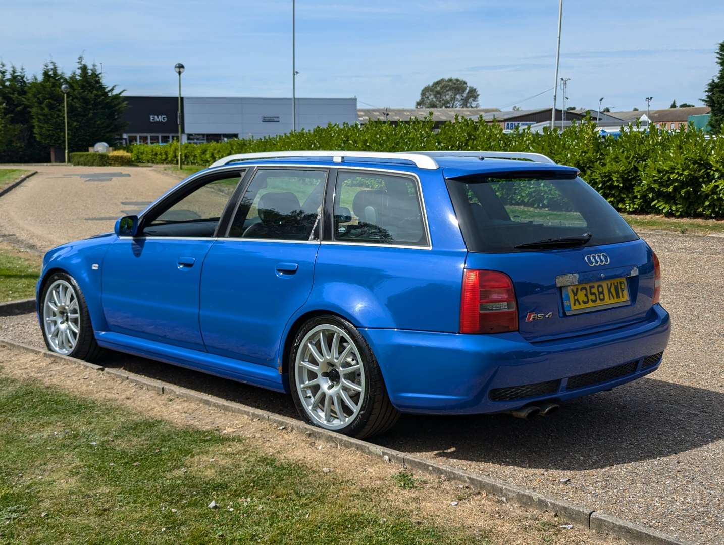 <p>2001 AUDI RS4 QUATTRO ESTATE&nbsp;</p>