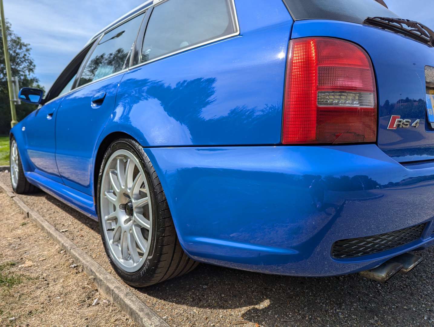 <p>2001 AUDI RS4 QUATTRO ESTATE&nbsp;</p>