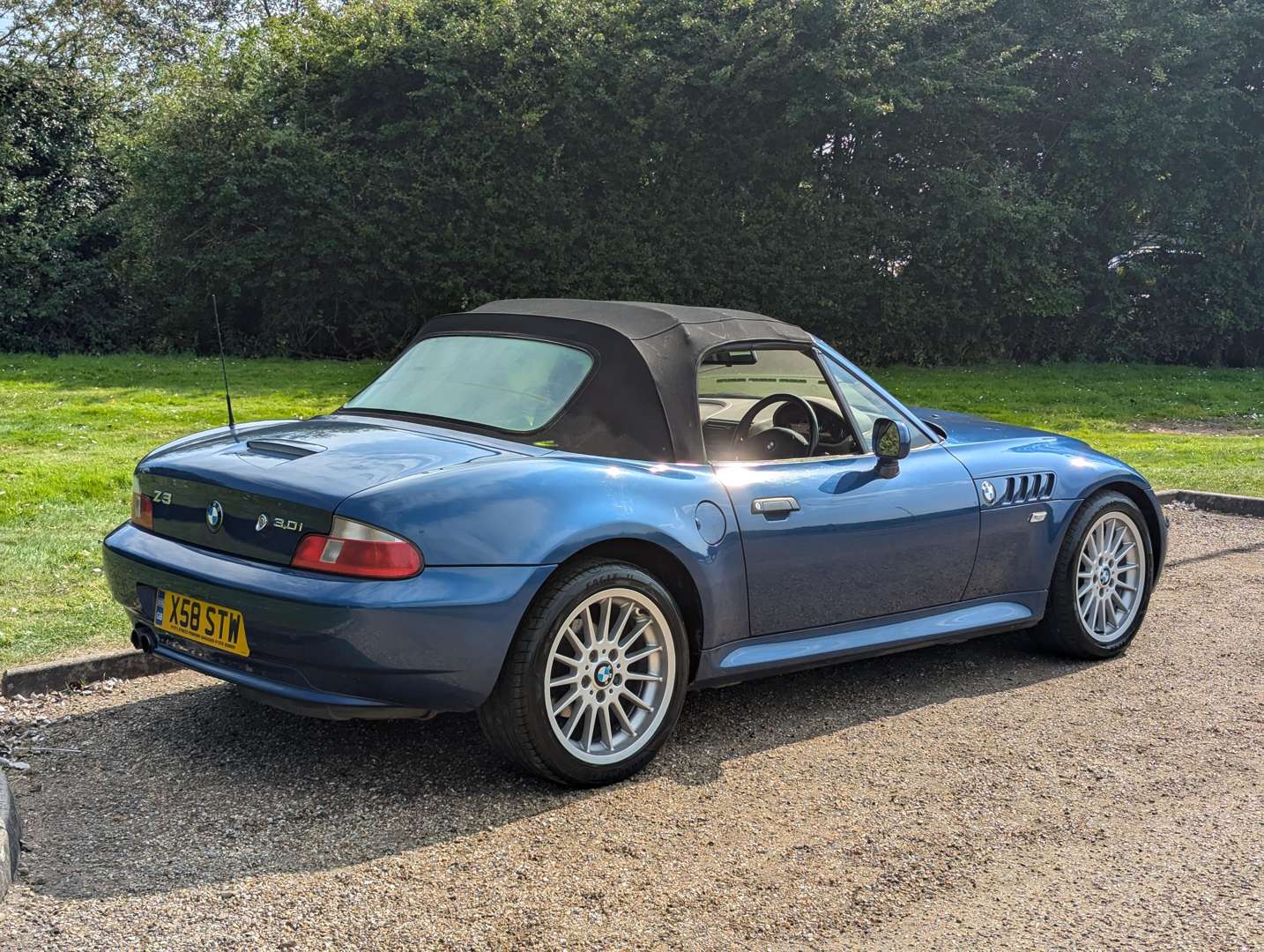 <p>2001 BMW Z3 3.0 ROADSTER&nbsp;</p>