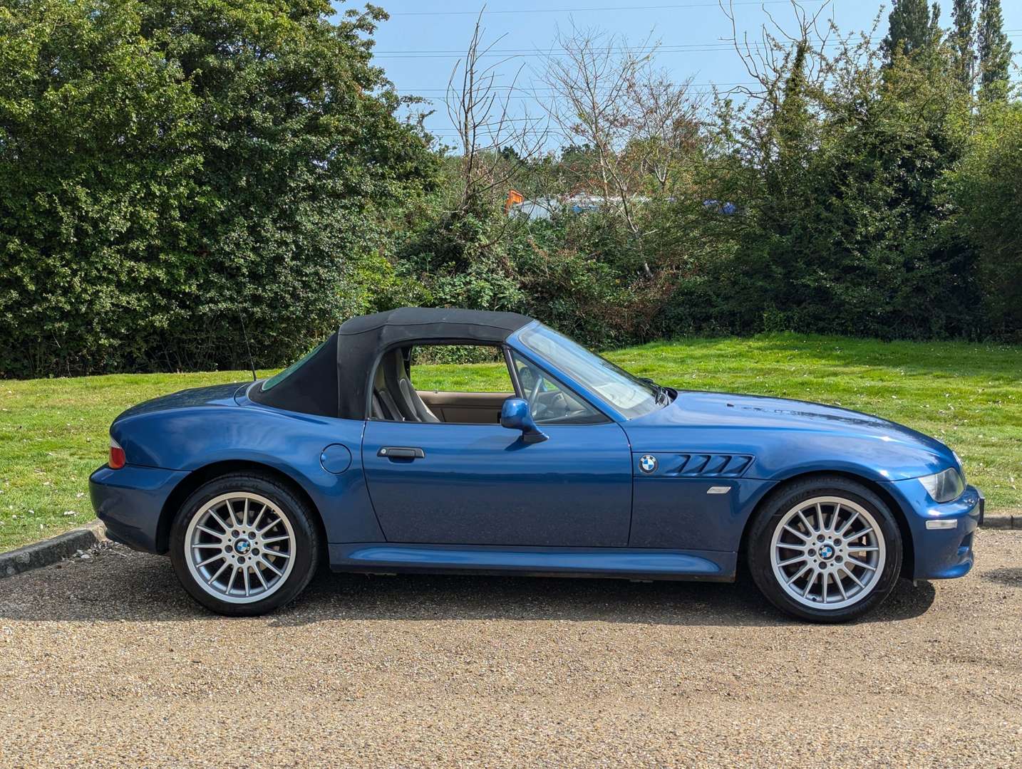 <p>2001 BMW Z3 3.0 ROADSTER&nbsp;</p>