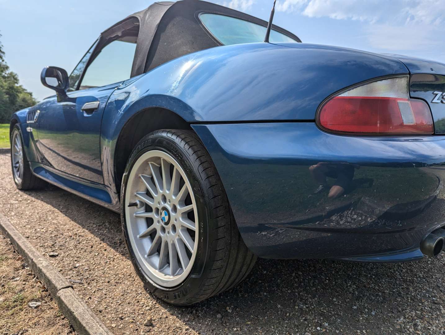 <p>2001 BMW Z3 3.0 ROADSTER&nbsp;</p>