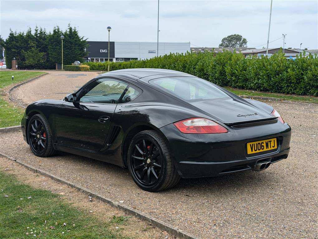 <p>2006 PORSCHE CAYMAN 3.4S TIPTRONIC&nbsp;</p>