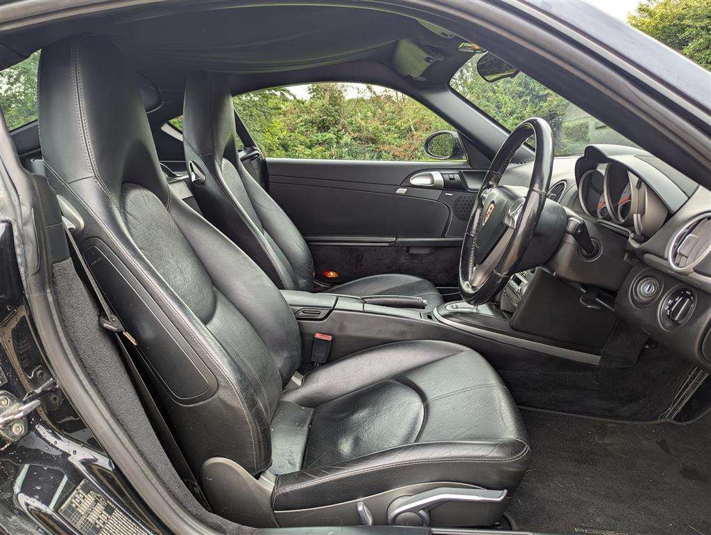 <p>2006 PORSCHE CAYMAN 3.4S TIPTRONIC&nbsp;</p>