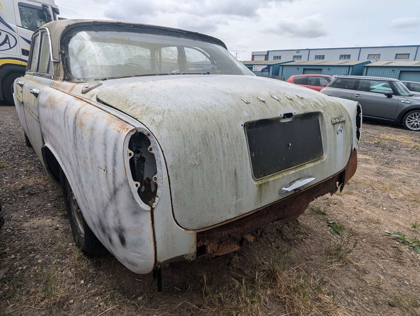 <p>1969 ROVER P5B 3.5 COUPE&nbsp;</p>