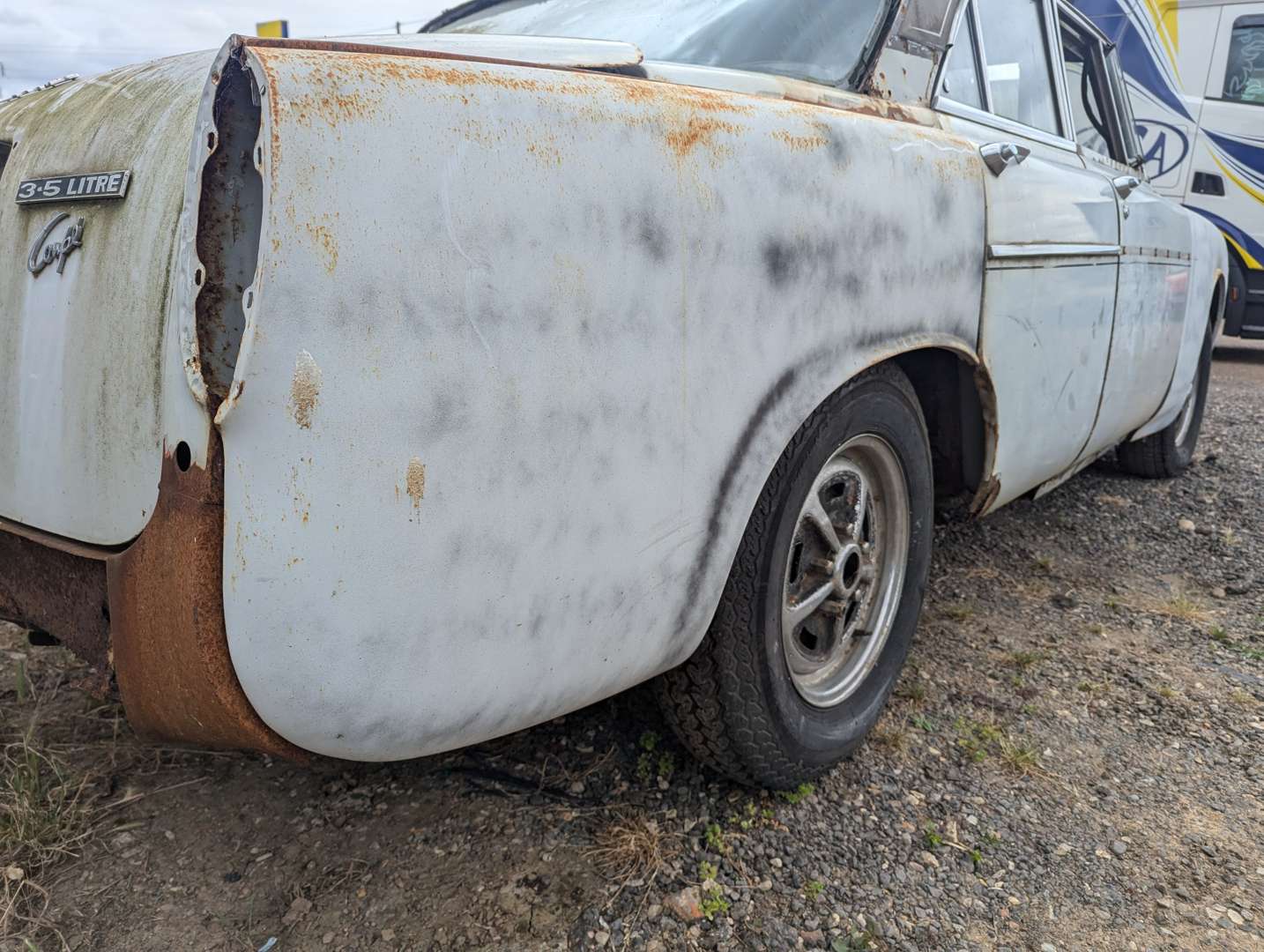 <p>1969 ROVER P5B 3.5 COUPE&nbsp;</p>