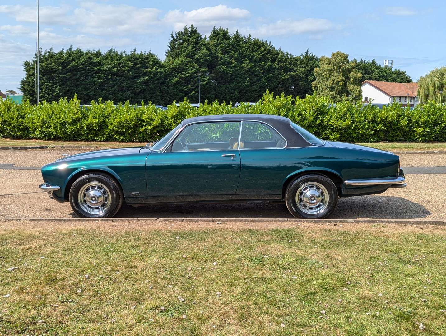 <p>1976 JAGUAR XJ 4.2 C AUTO</p>