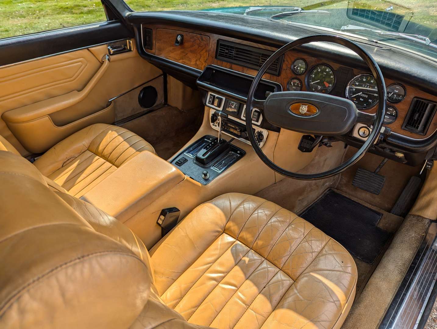 <p>1976 JAGUAR XJ 4.2 C AUTO</p>