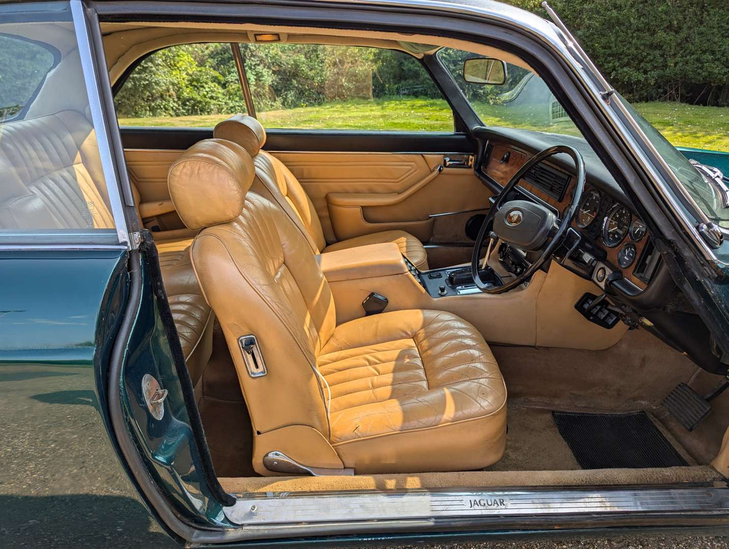 <p>1976 JAGUAR XJ 4.2 C AUTO</p>