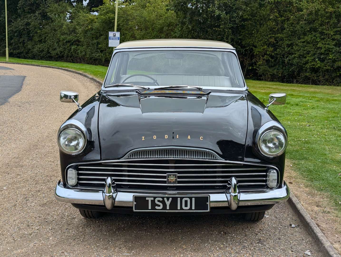 <p>1961 FORD ZODIAC MKII</p>