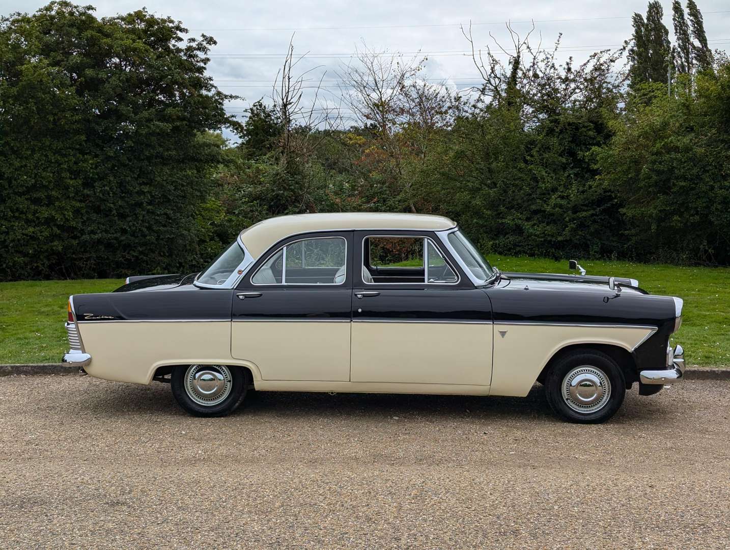 <p>1961 FORD ZODIAC MKII</p>