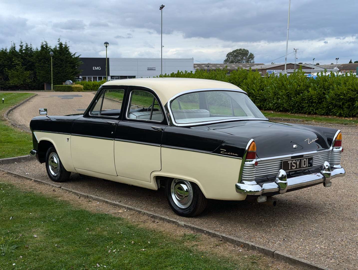 <p>1961 FORD ZODIAC MKII</p>