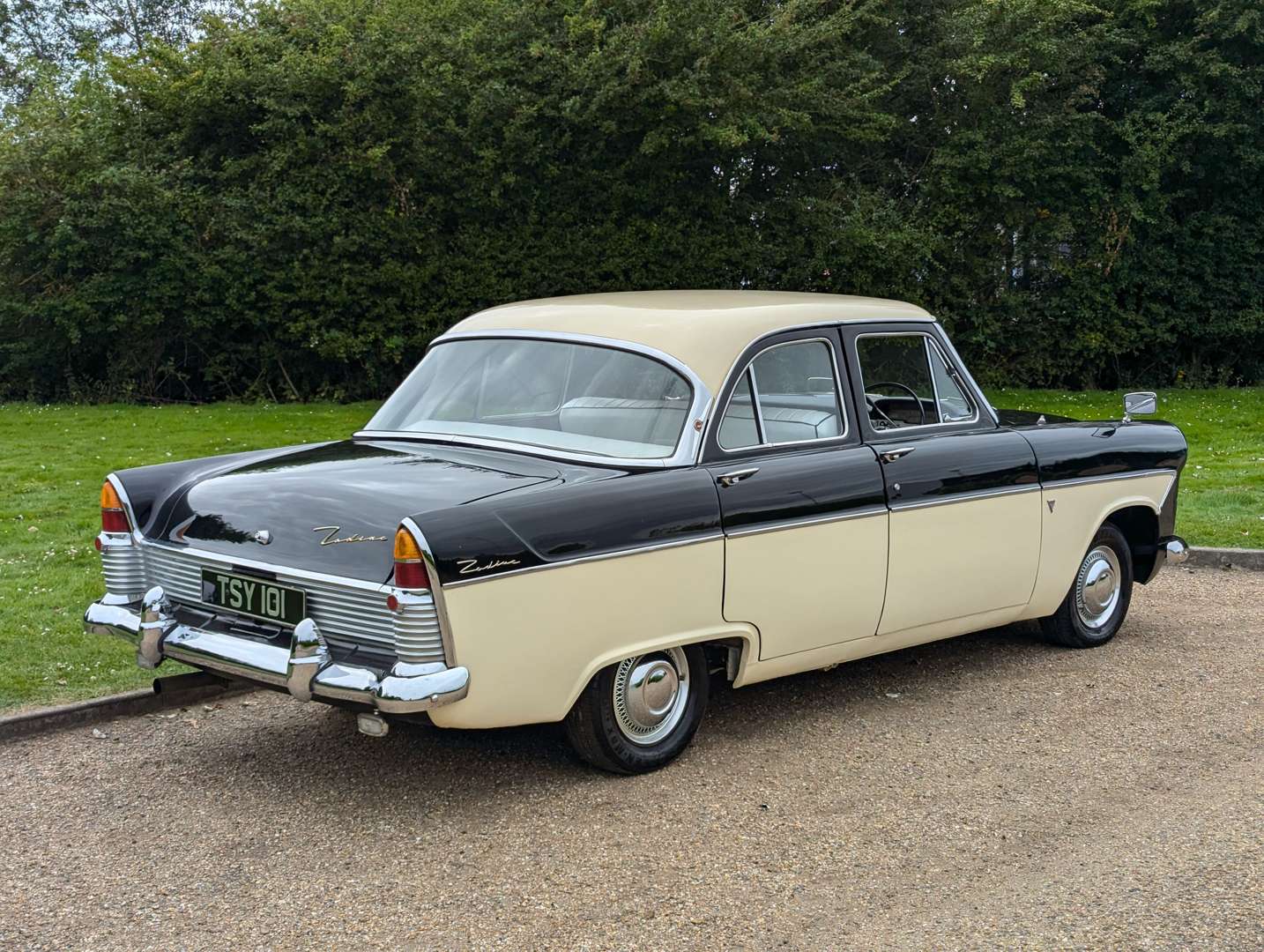 <p>1961 FORD ZODIAC MKII</p>