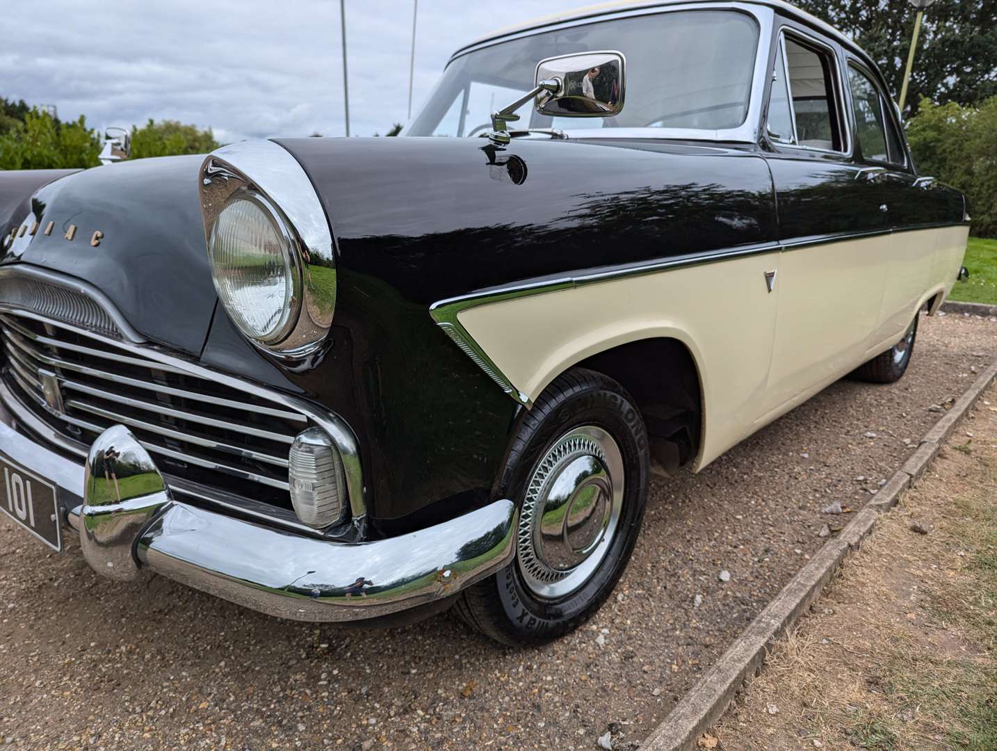 <p>1961 FORD ZODIAC MKII</p>