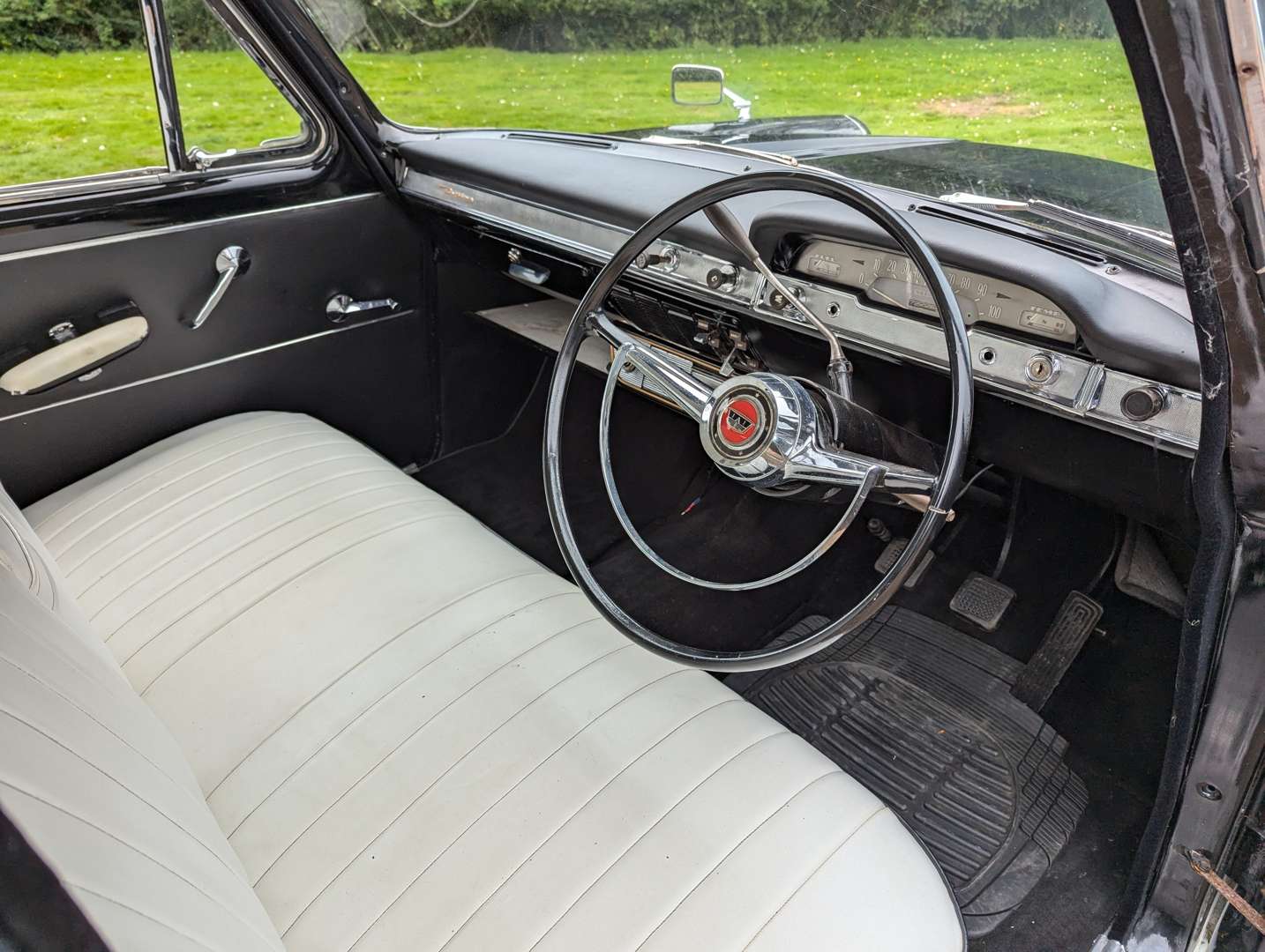 <p>1961 FORD ZODIAC MKII</p>