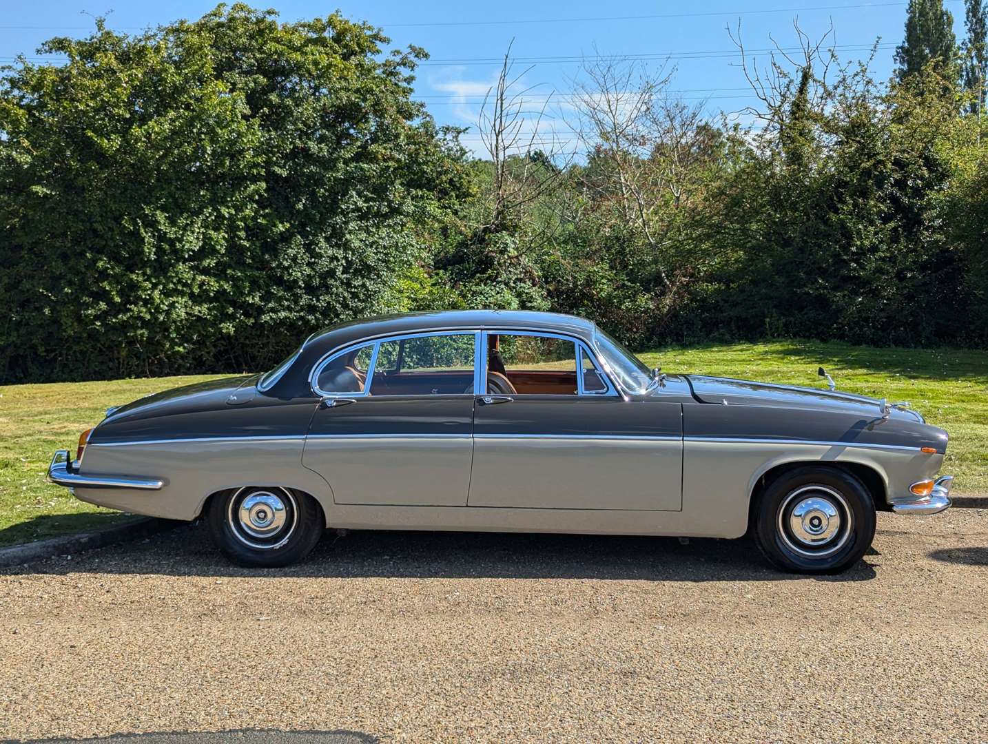 <p>1969 JAGUAR 420G AUTO</p>