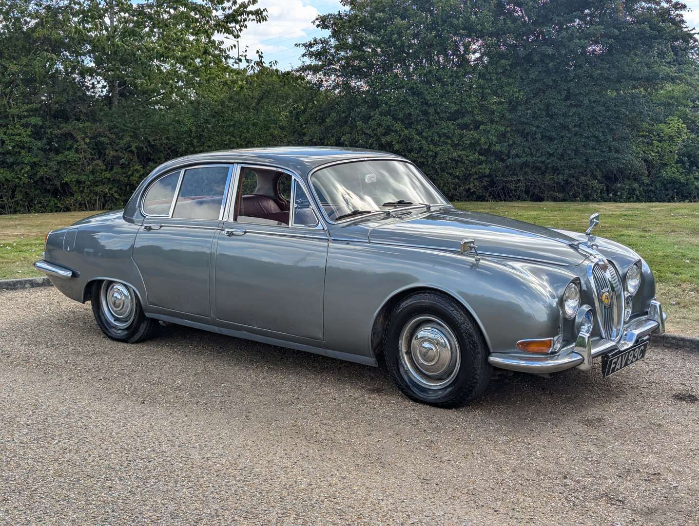 <p>1965 JAGUAR S-TYPE 3.8 AUTO&nbsp;</p>