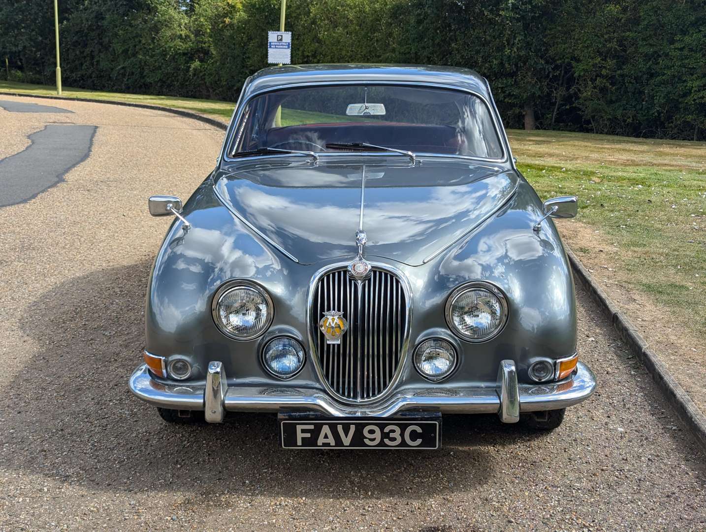 <p>1965 JAGUAR S-TYPE 3.8 AUTO&nbsp;</p>