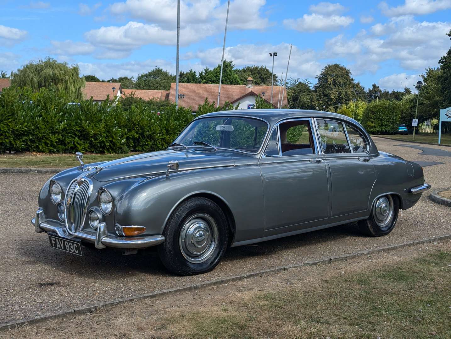 <p>1965 JAGUAR S-TYPE 3.8 AUTO&nbsp;</p>