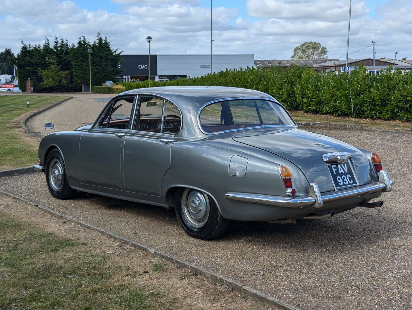 <p>1965 JAGUAR S-TYPE 3.8 AUTO&nbsp;</p>