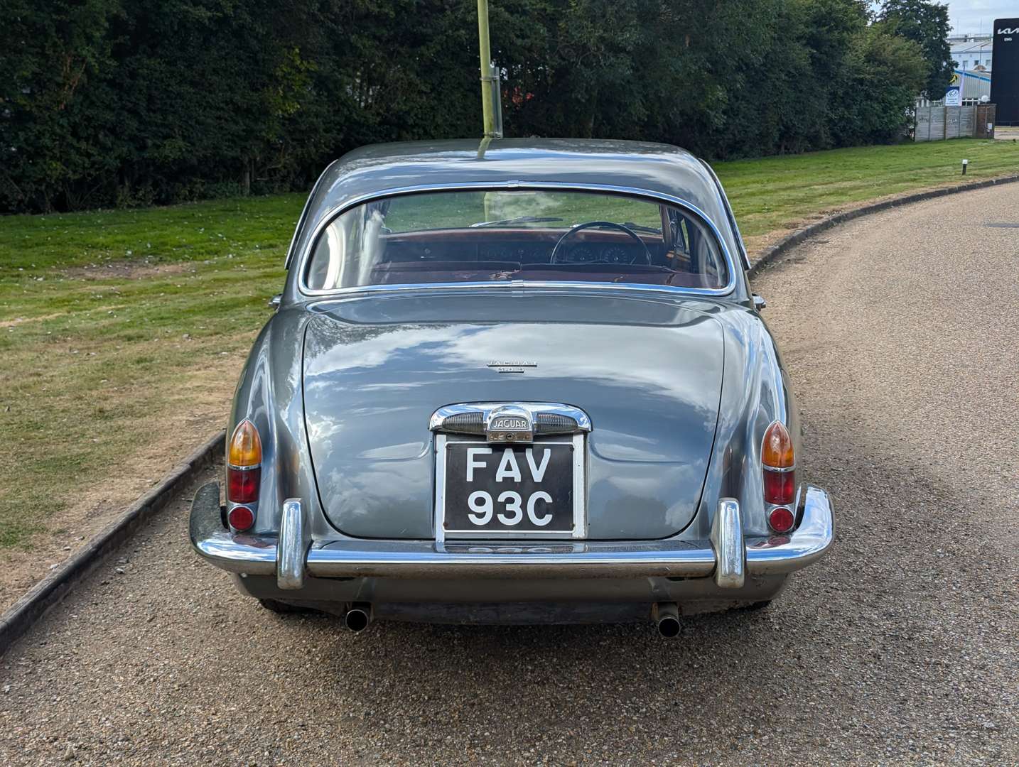 <p>1965 JAGUAR S-TYPE 3.8 AUTO&nbsp;</p>