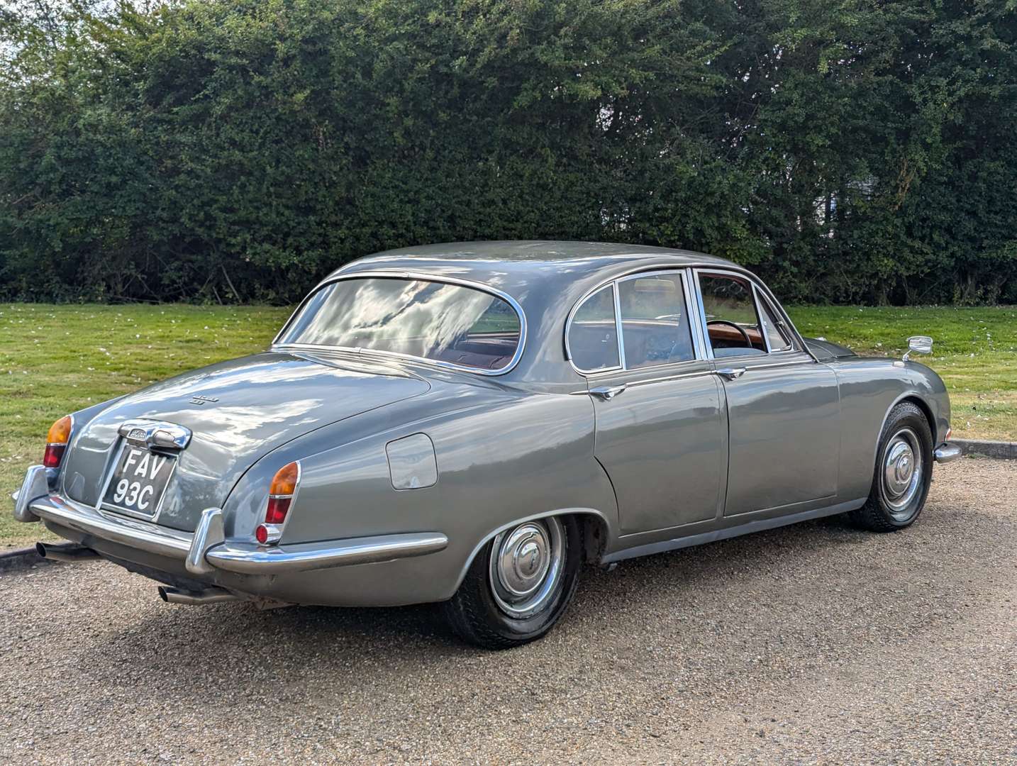 <p>1965 JAGUAR S-TYPE 3.8 AUTO&nbsp;</p>