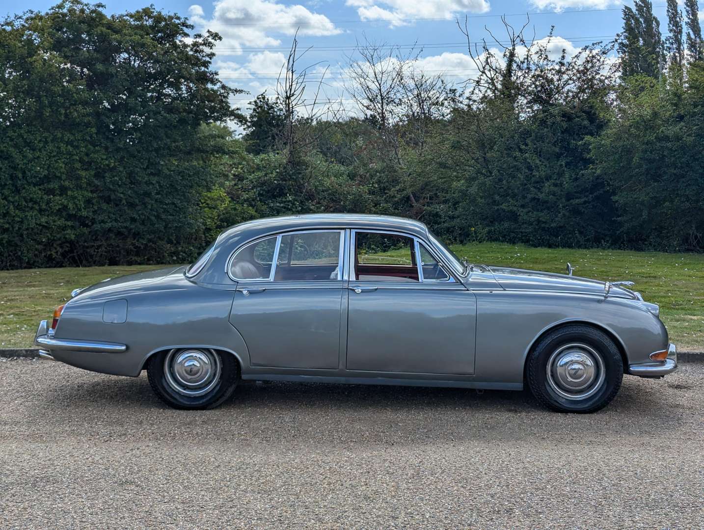 <p>1965 JAGUAR S-TYPE 3.8 AUTO&nbsp;</p>