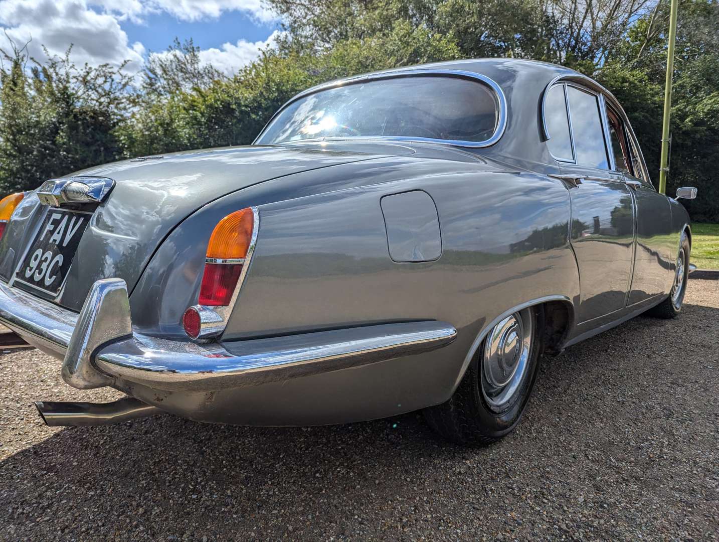 <p>1965 JAGUAR S-TYPE 3.8 AUTO&nbsp;</p>