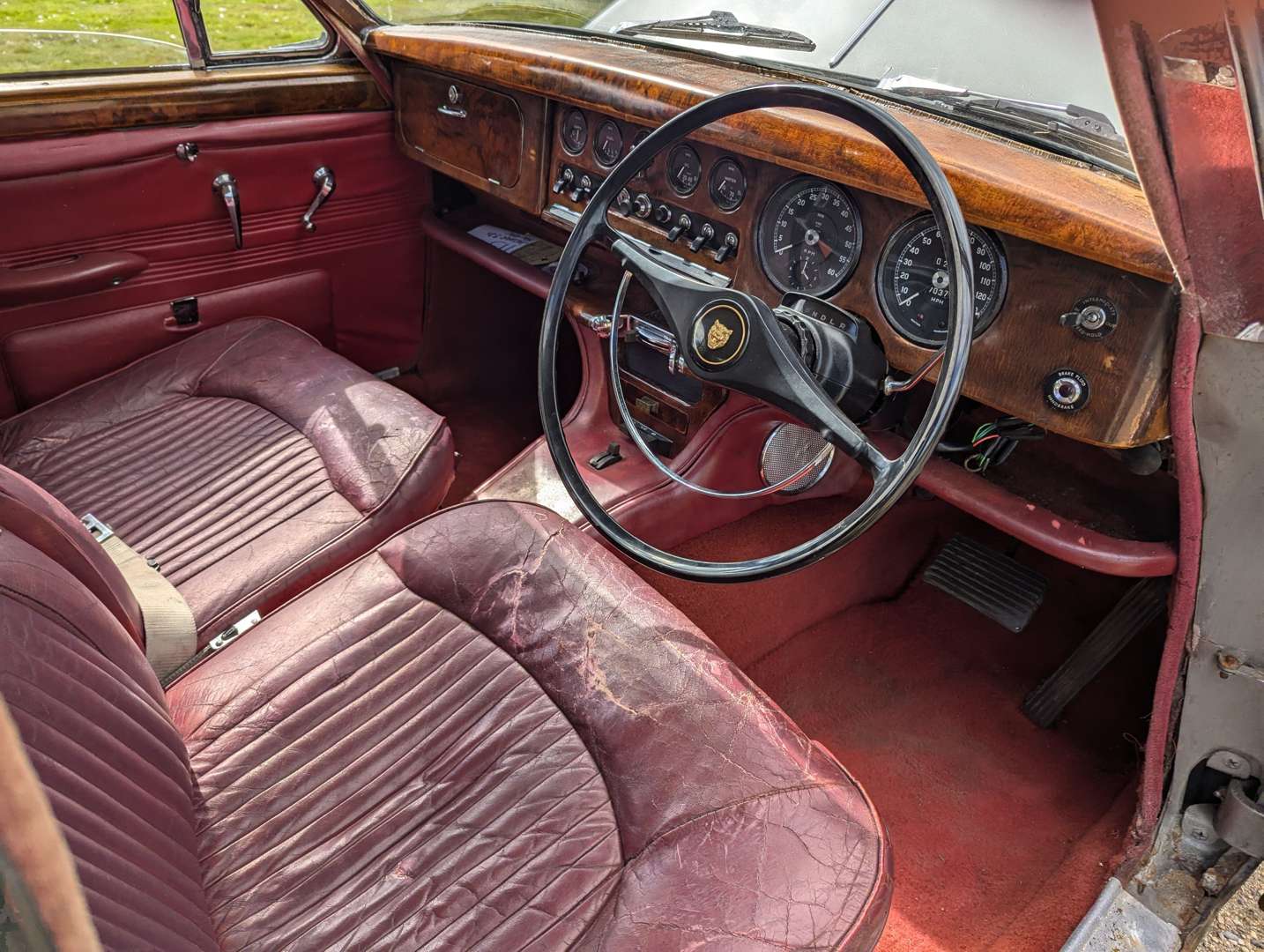 <p>1965 JAGUAR S-TYPE 3.8 AUTO&nbsp;</p>