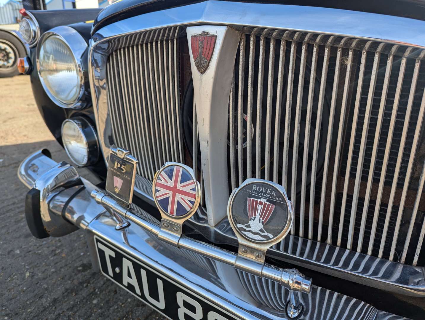 <p>1970 ROVER P5B 3.5 COUPE AUTO&nbsp;</p>