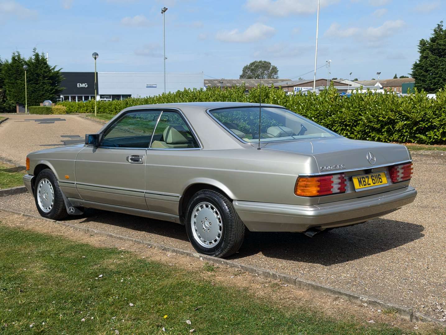 <p>1990 MERCEDES 500 SEC AUTO</p>