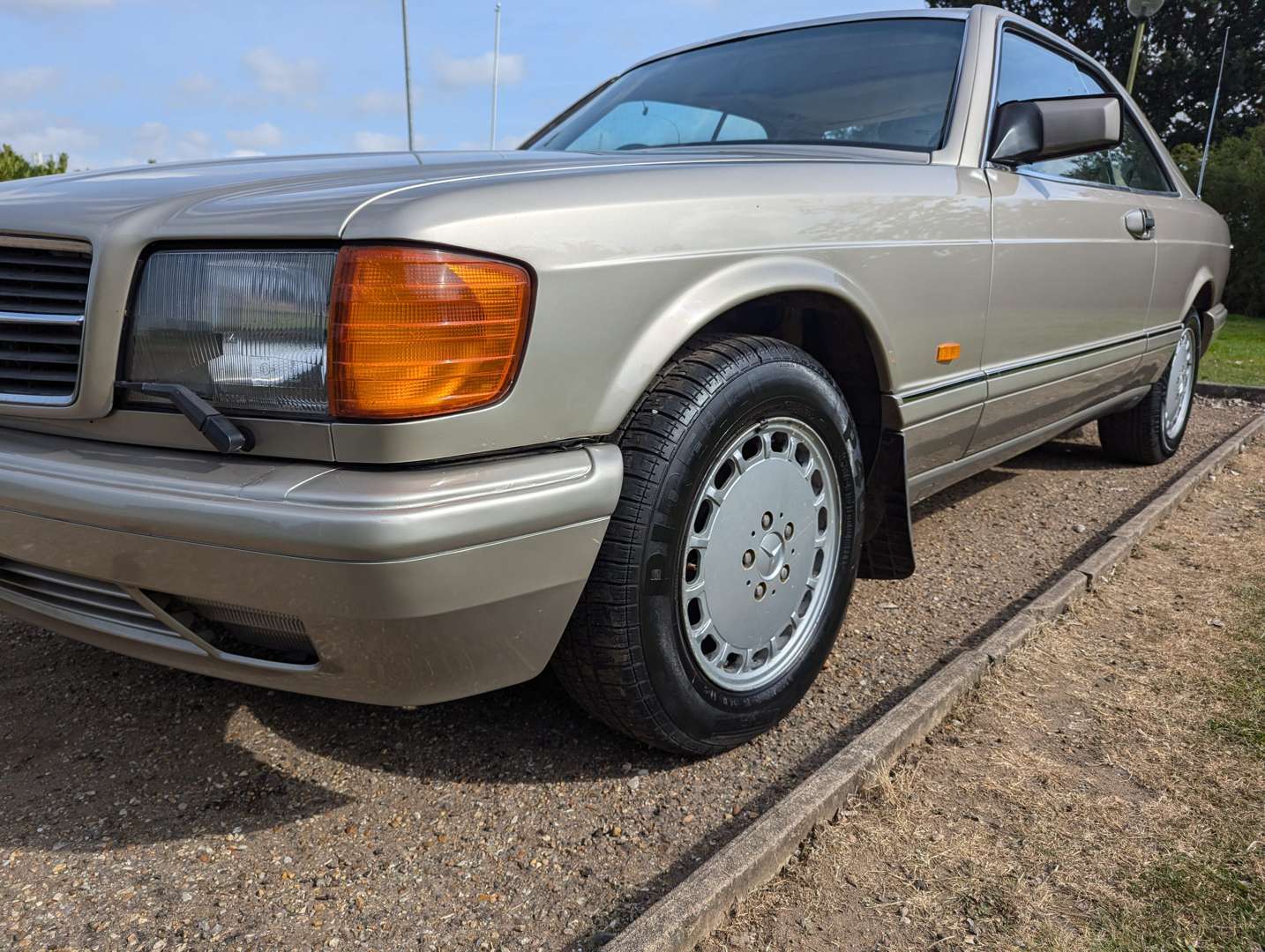 <p>1990 MERCEDES 500 SEC AUTO</p>