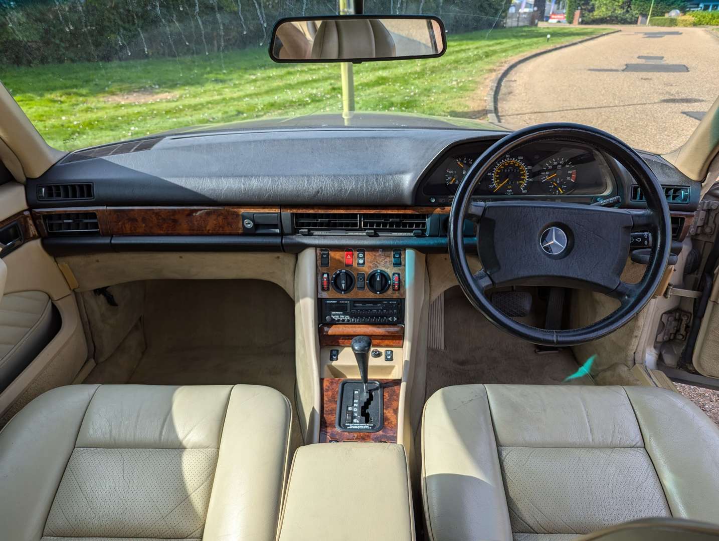 <p>1990 MERCEDES 500 SEC AUTO</p>