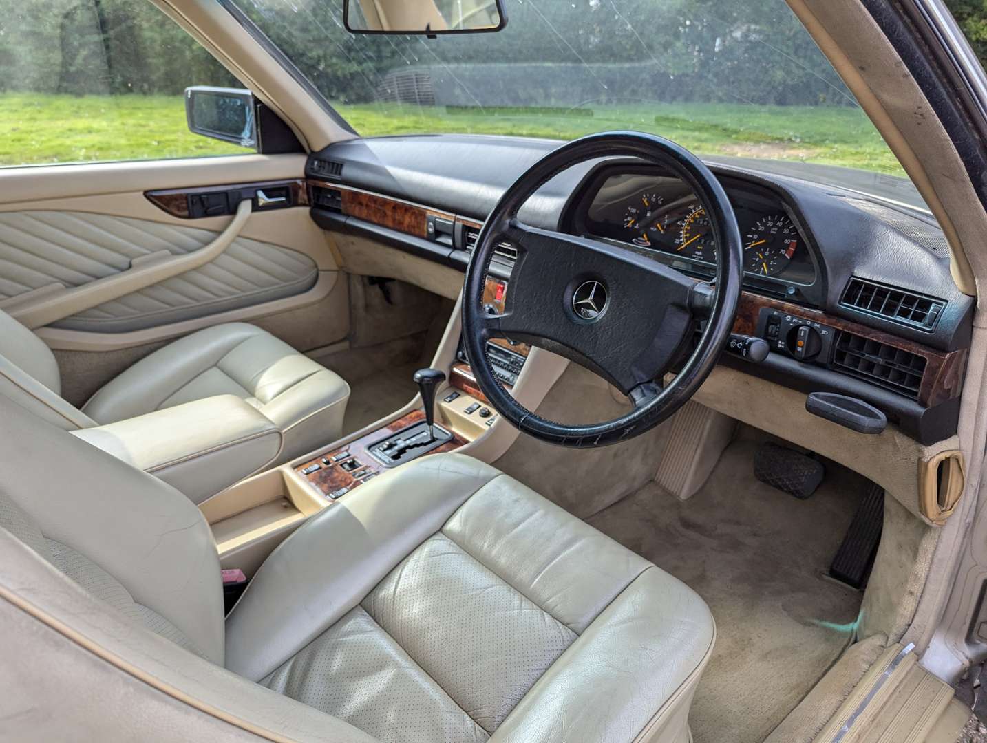 <p>1990 MERCEDES 500 SEC AUTO</p>