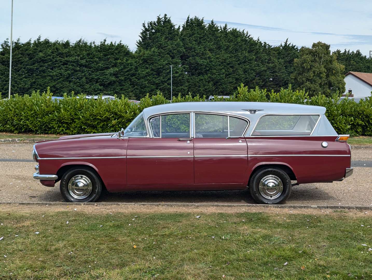 <p>1960 VAUXHALL CRESTA FRIARY ESTATE&nbsp;</p>