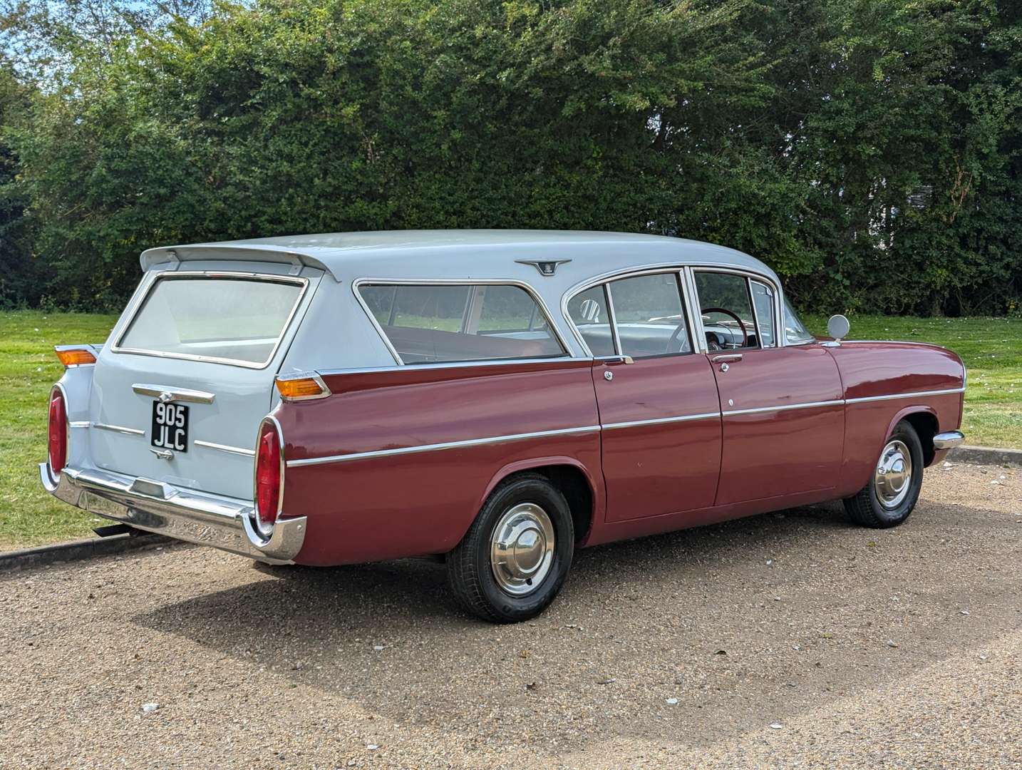 <p>1960 VAUXHALL CRESTA FRIARY ESTATE&nbsp;</p>