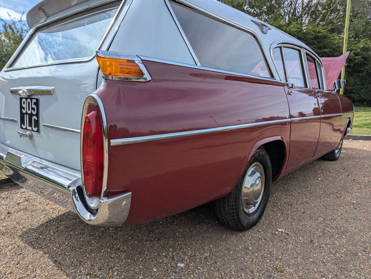 <p>1960 VAUXHALL CRESTA FRIARY ESTATE&nbsp;</p>