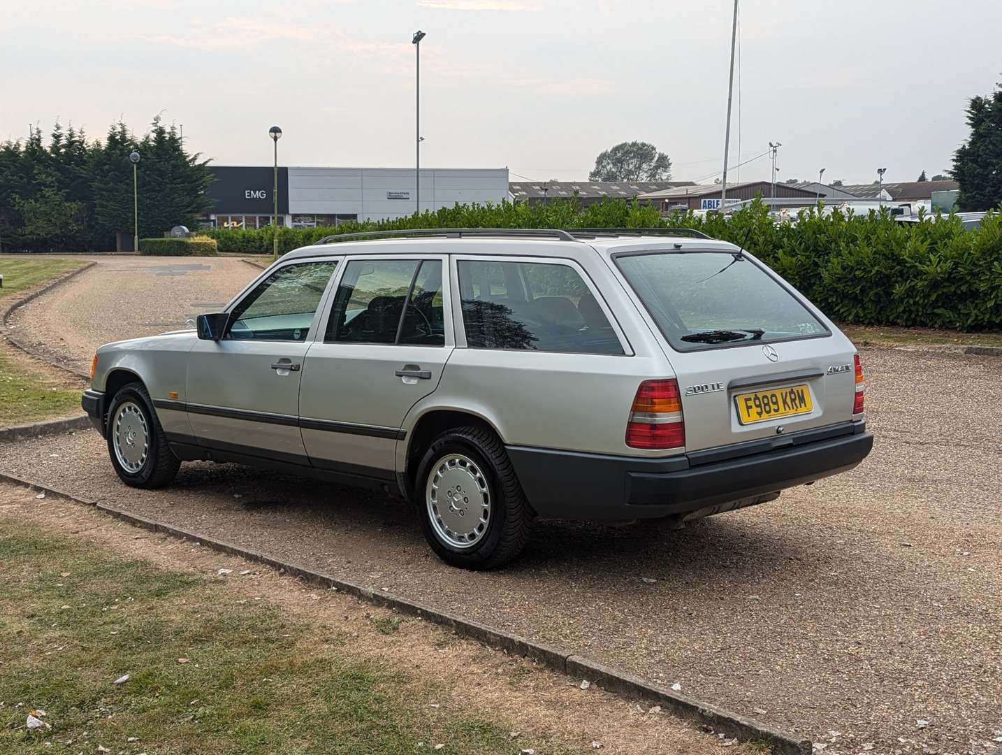 <p>1989 MERCEDES 300 TE 4MATIC (4WD) AUTO</p>