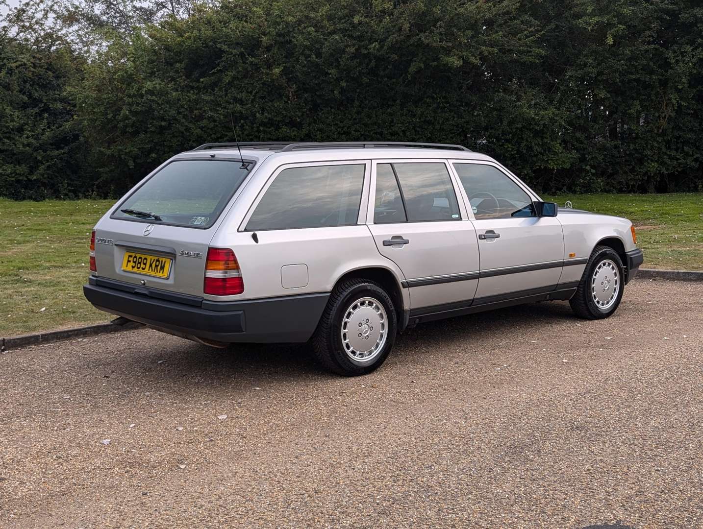 <p>1989 MERCEDES 300 TE 4MATIC (4WD) AUTO</p>