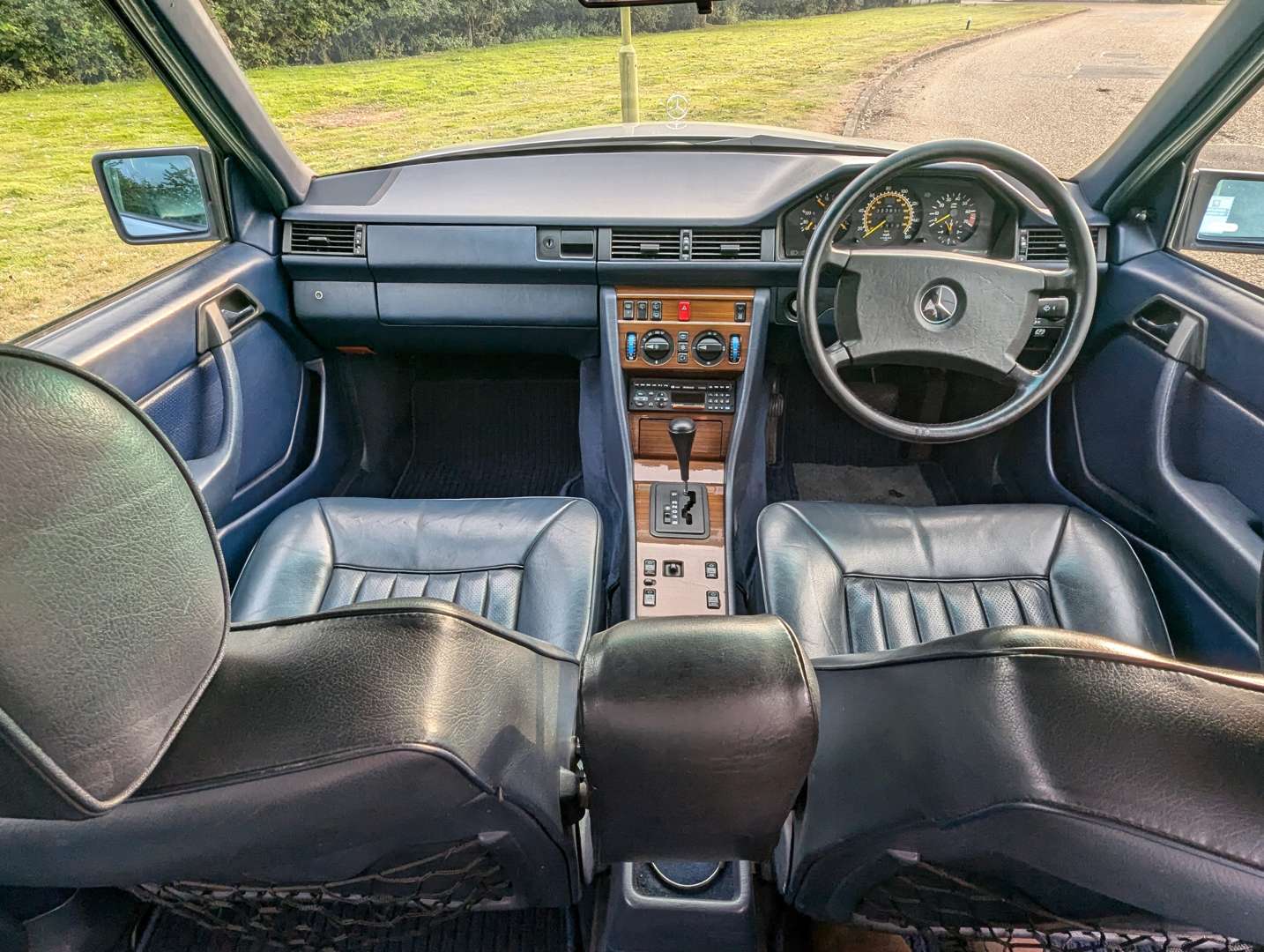 <p>1989 MERCEDES 300 TE 4MATIC (4WD) AUTO</p>