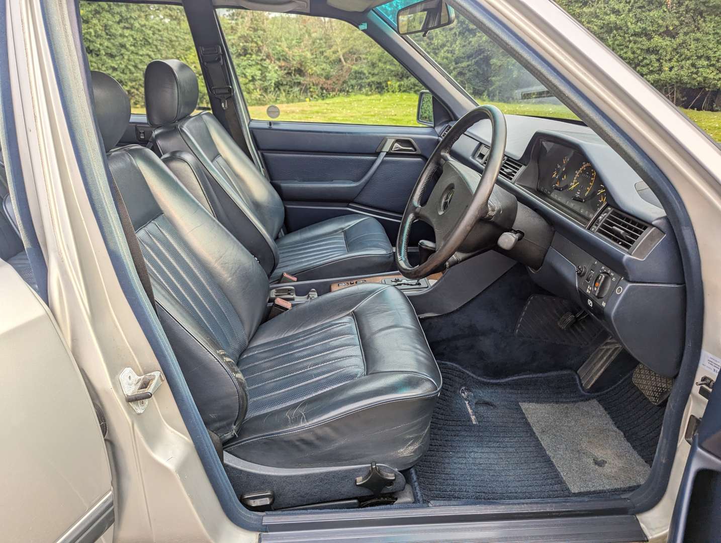 <p>1989 MERCEDES 300 TE 4MATIC (4WD) AUTO</p>