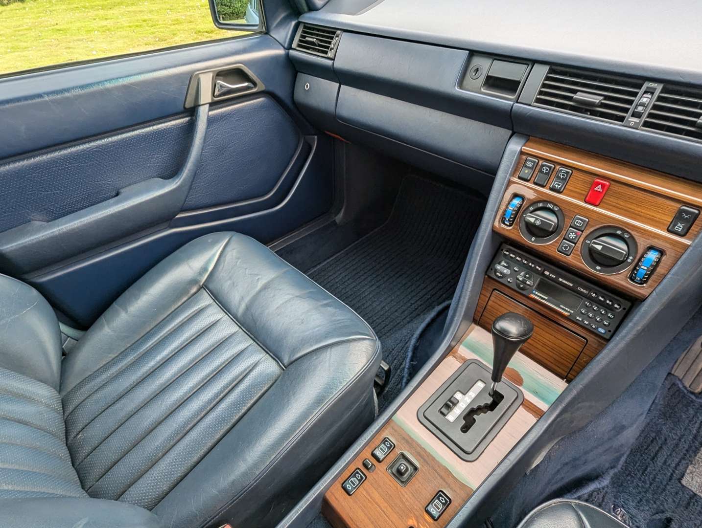 <p>1989 MERCEDES 300 TE 4MATIC (4WD) AUTO</p>