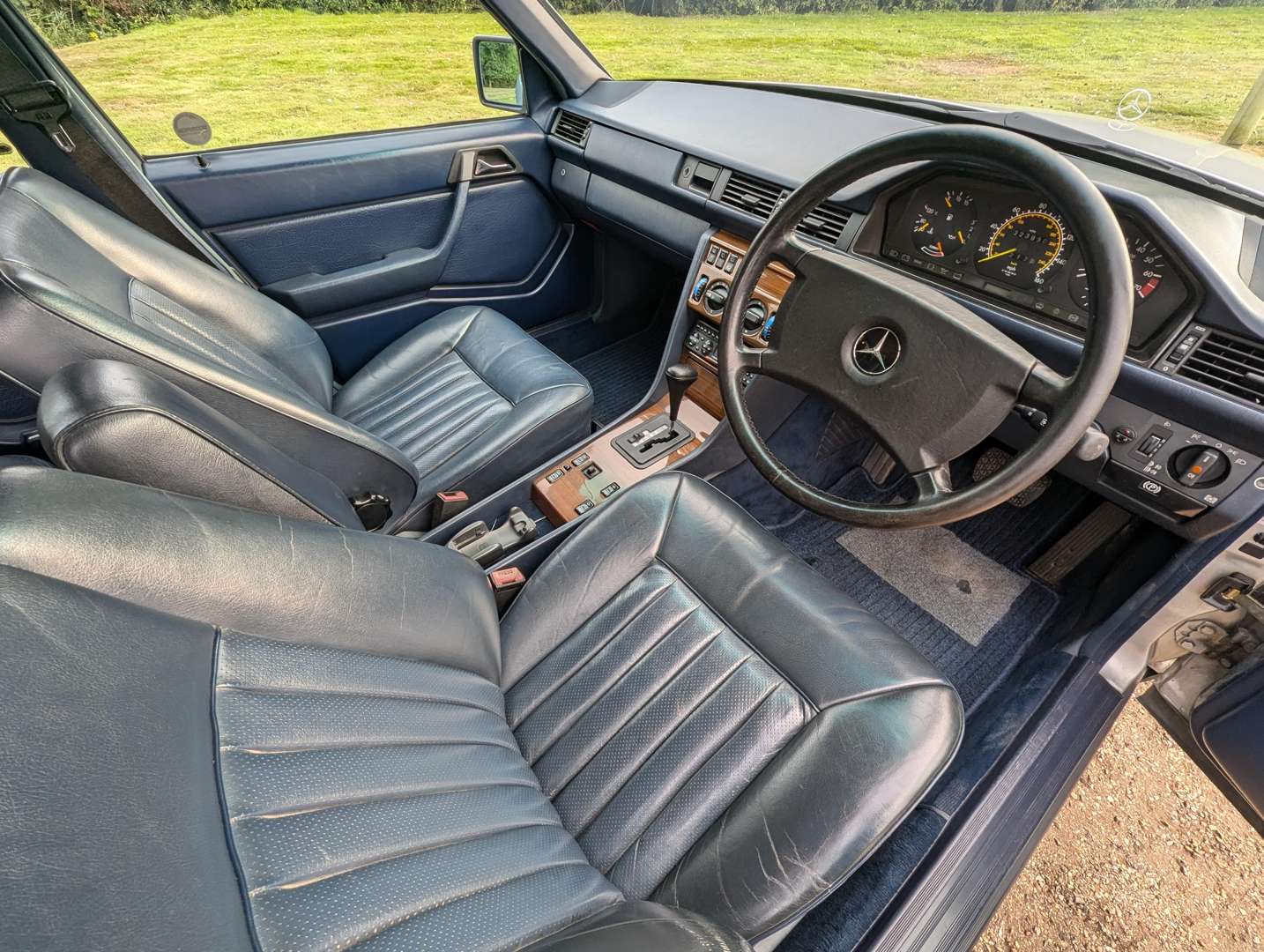 <p>1989 MERCEDES 300 TE 4MATIC (4WD) AUTO</p>