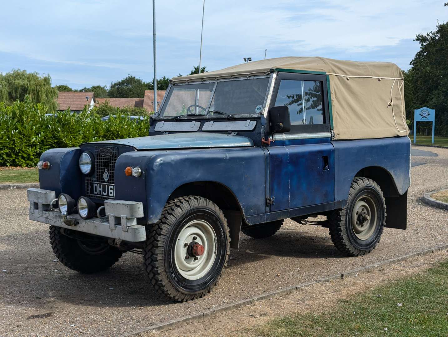 <p>1964 LAND ROVER SIIA&nbsp;</p>