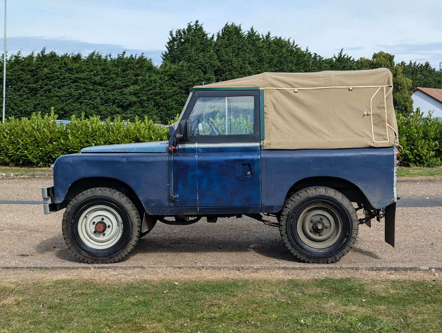 <p>1964 LAND ROVER SIIA&nbsp;</p>