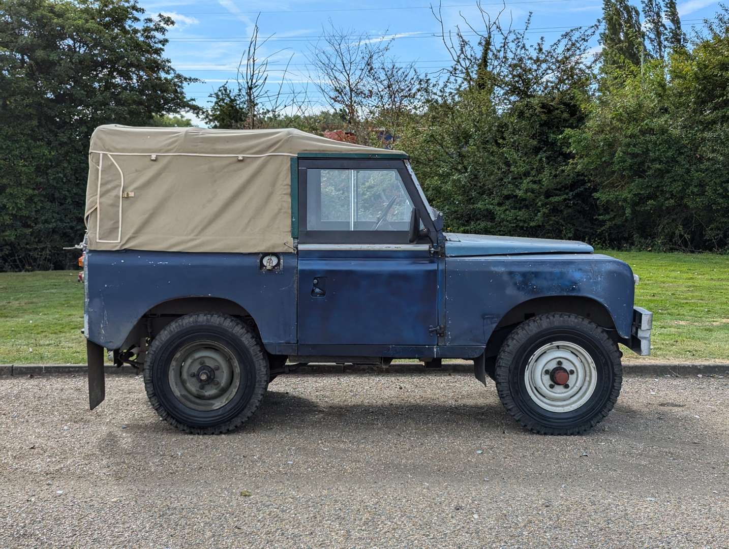 <p>1964 LAND ROVER SIIA&nbsp;</p>