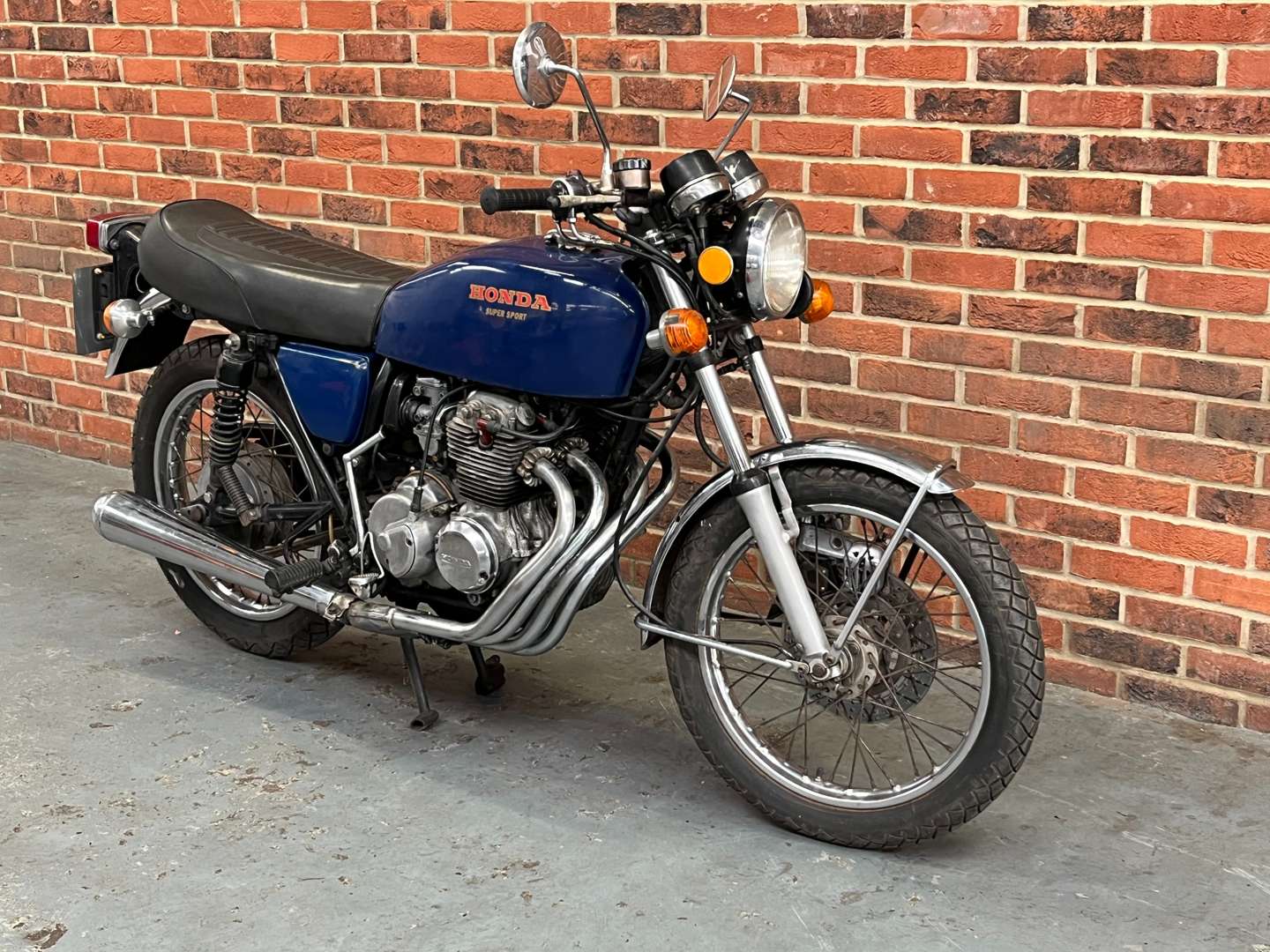 <p>1975 HONDA CB400 F</p>