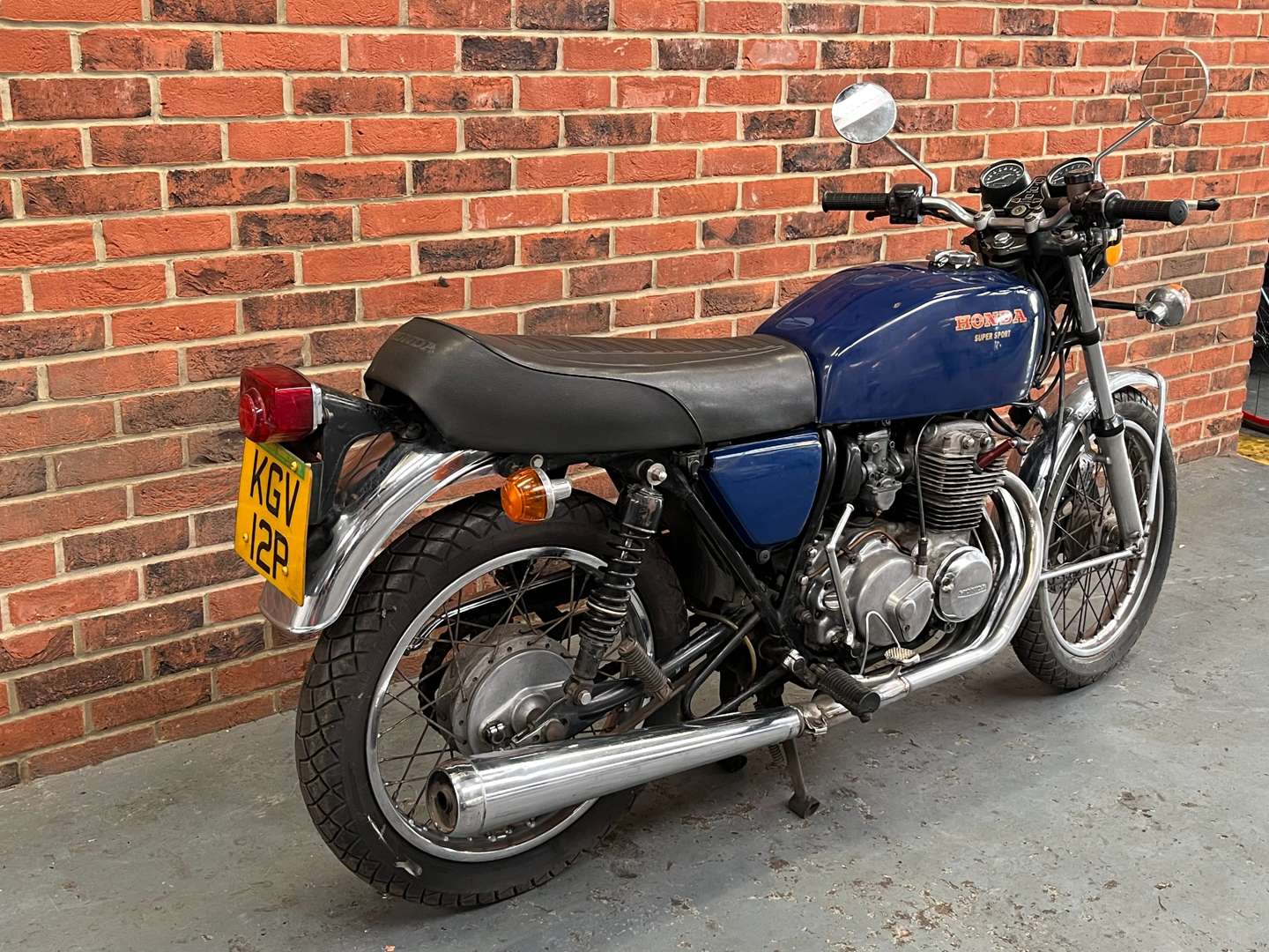 <p>1975 HONDA CB400 F</p>