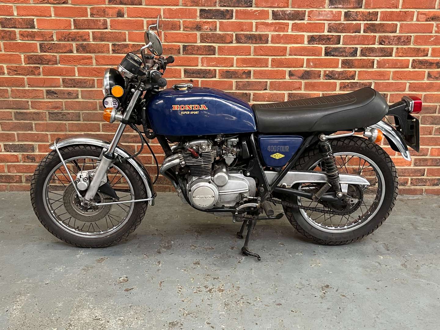 <p>1975 HONDA CB400 F</p>