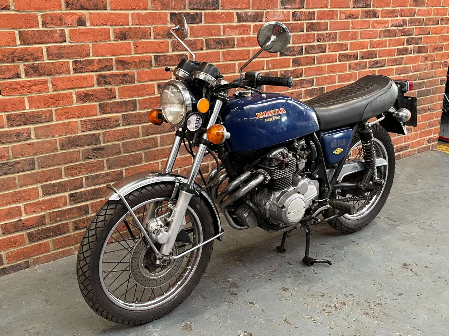 <p>1975 HONDA CB400 F</p>